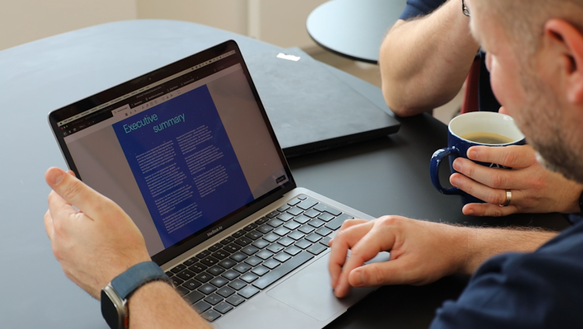 Trendbook auf ein Laptop geöffnet 